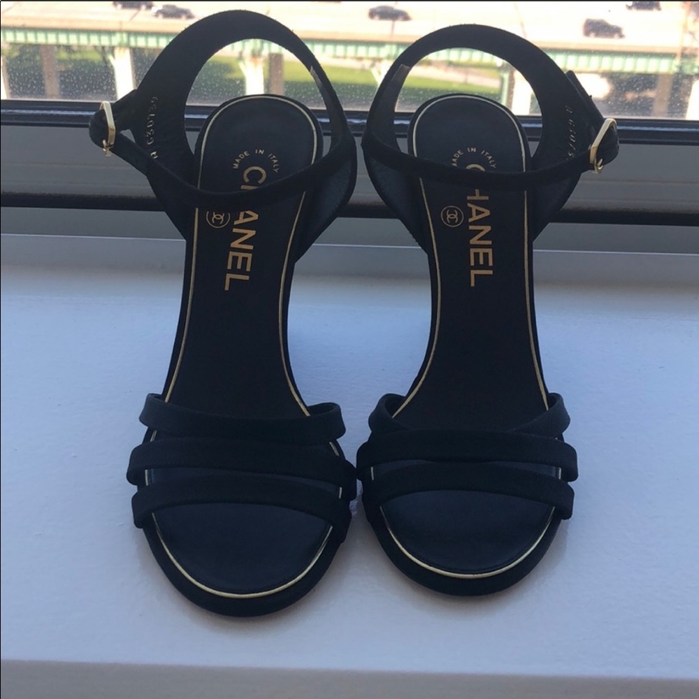 CHANEL pearl wedges size 37